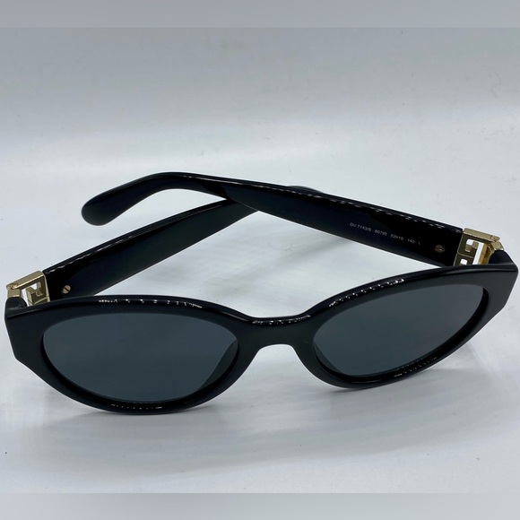 Givenchy Logo Oval Sunglasses, made in 🇮🇹 Italy‼️100% Authentic ‼️ - Picture 11 of 16